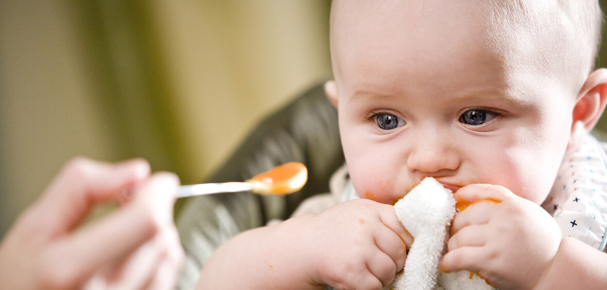 baby fussy while eating